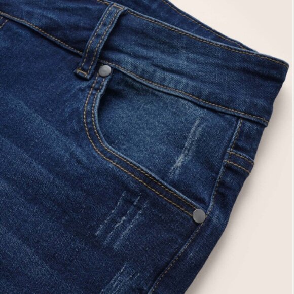 BloomChic Plus Size 3XL Roll Hem Pocket Bodycon Denim Shorts - Picture 6 of 7